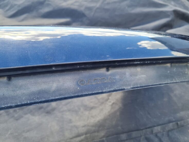 Priekšējais kreisais spārns priekš VOLVO V70 2007