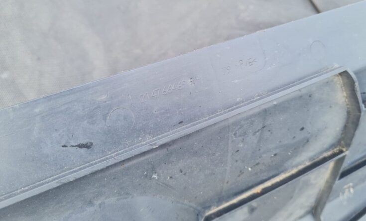 Radiatoru augšēja uzlika priekš RENAULT MEGANE 2011