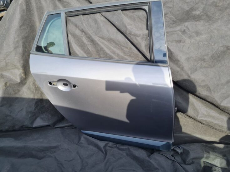 Aizmugurējās labās durvis priekš RENAULT MEGANE 2011
