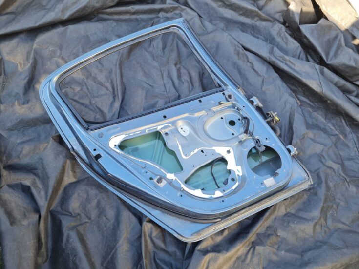 Aizmugurējās kreisās durvis priekš PEUGEOT 407 2004