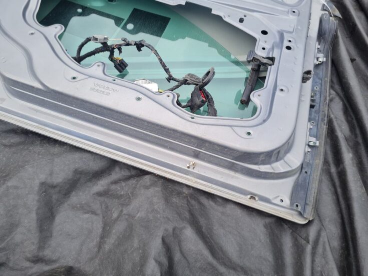 Priekšējās kreisās durvis priekš VOLVO S40 2007