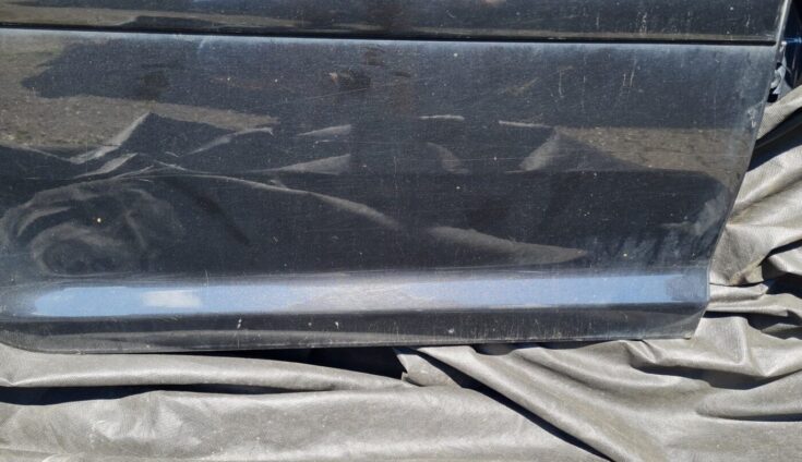Aizmugurējās labās durvis priekš VW TOURAN 2005