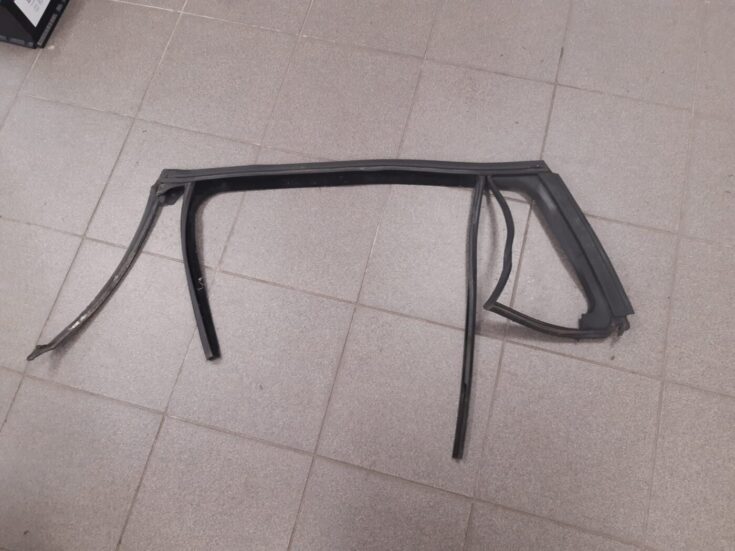 Aizmugurējo kreiso durvju moldings priekš OPEL INSIGNIA SPORTS TOURER 2010