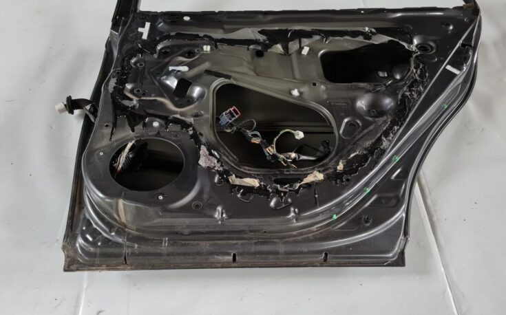 Aizmugurējās labās durvis priekš TOYOTA AVENSIS 2007