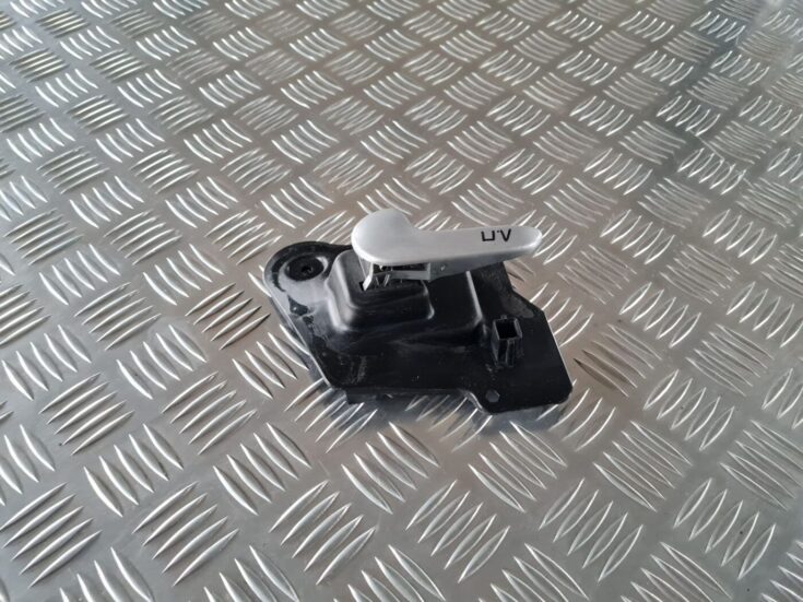 Salona durvju rokturis, aizmugures kreisais priekš OPEL MERIVA 2004