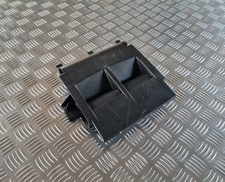 Aizmugurēja sēdekļa atzveltnes plastmasas uzlika priekš VOLVO S80 2007 Black