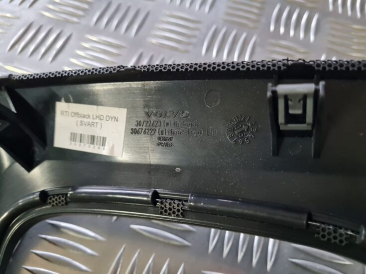 Mērinstrumentu paneļa skaļruņa apdare priekš VOLVO S80 2007 Black