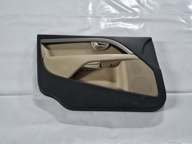 Priekšējo kreiso durvju apdare priekš VOLVO S80 2007 Black