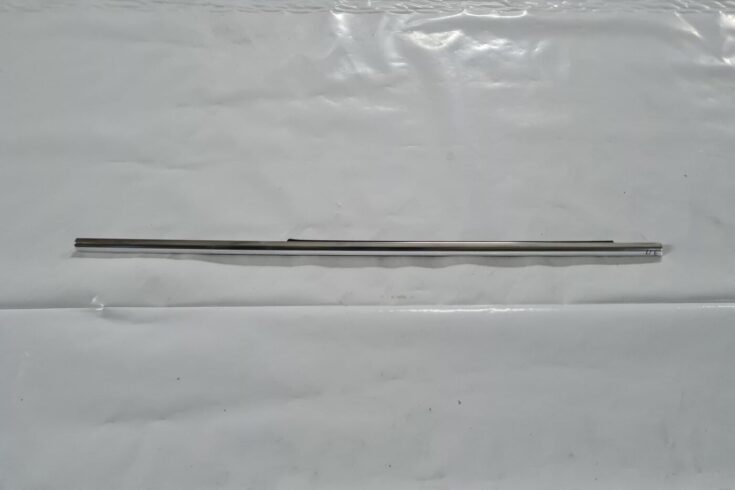 Aizmugurējo labo durvju moldings priekš VOLVO S80 2007 Black