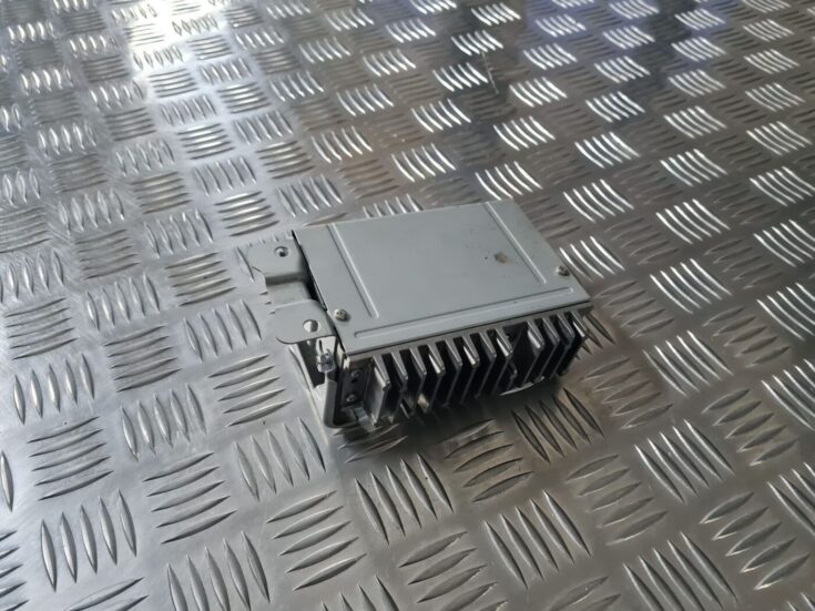 Audio pastiprinātāja bloks priekš TOYOTA AVENSIS 2010