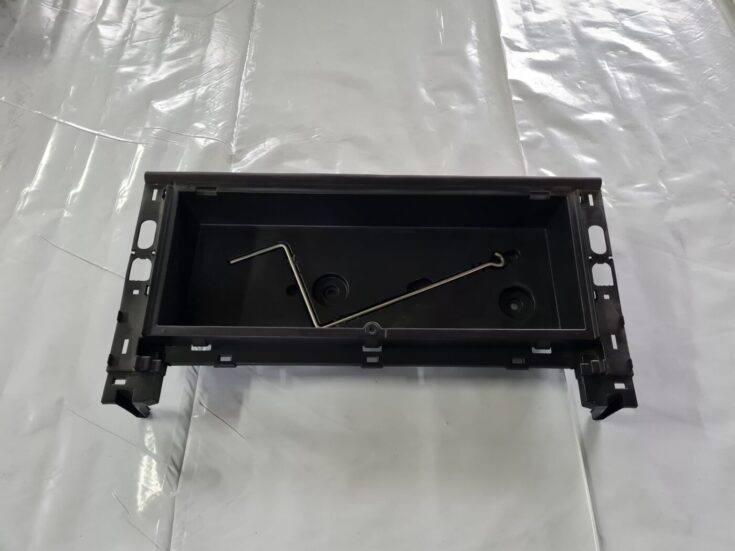 Instrumentu kaste priekš TOYOTA AVENSIS 2010