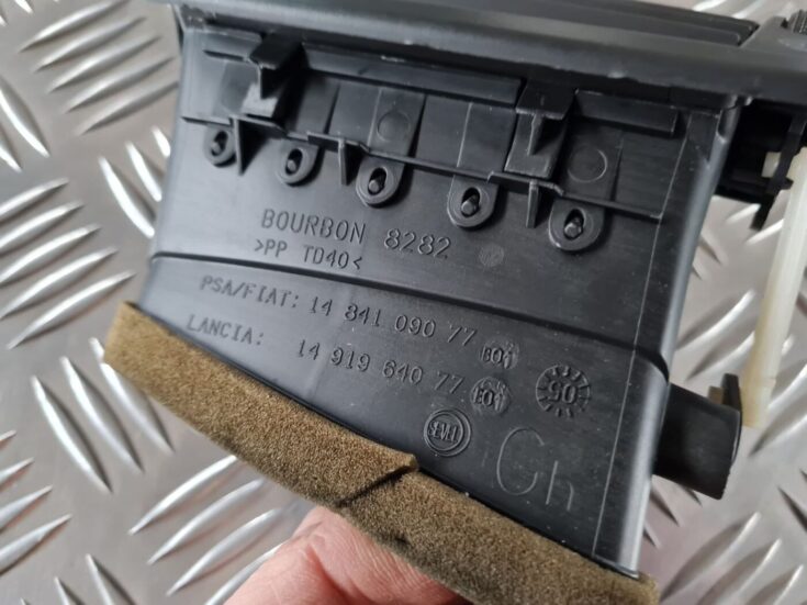 Mērinstrumentu paneļa gaisa vads, pa kreisi priekš CITROEN C8 2005