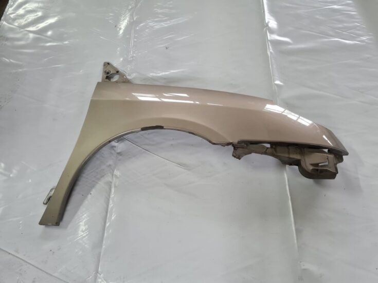 Priekšējais labais spārns priekš CITROEN C8 2005