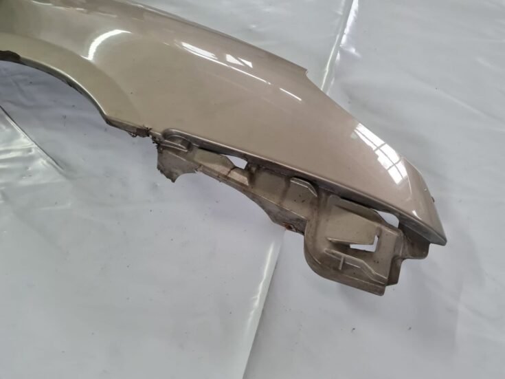 Priekšējais labais spārns priekš CITROEN C8 2005