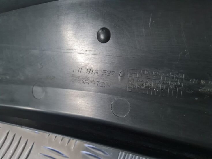 Vējstikla uzlika (deflektors) priekš VW GOLF IV 1999
