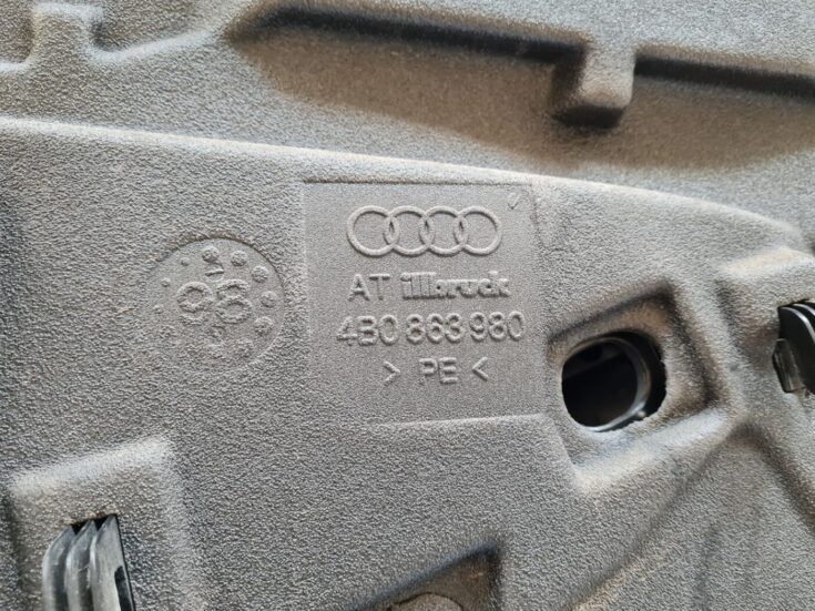 Priekšējo labo durvju apdare priekš AUDI A6 1998