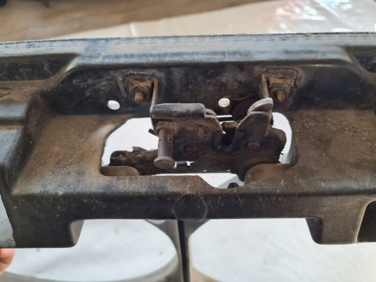 Priekšējā radiatora rāmis priekš AUDI A6 1998