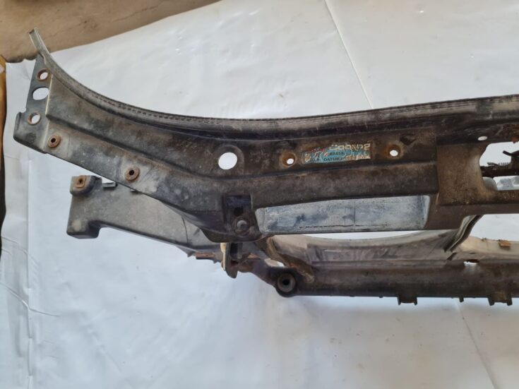 Priekšējā radiatora rāmis priekš AUDI A6 1998