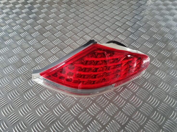 Aizmugurējais labais lukturis priekš BMW 6 E63 645 2004