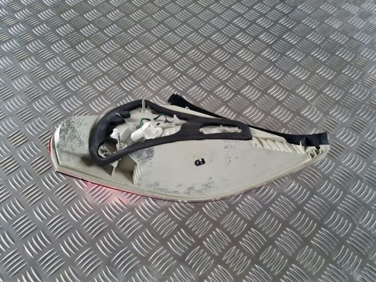 Aizmugurējais labais lukturis priekš BMW 6 E63 645 2004