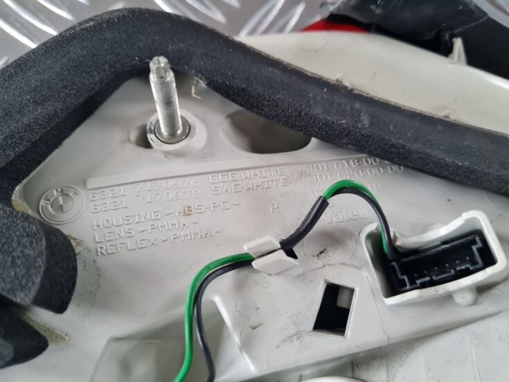 Aizmugurējais labais lukturis priekš BMW 6 E63 645 2004