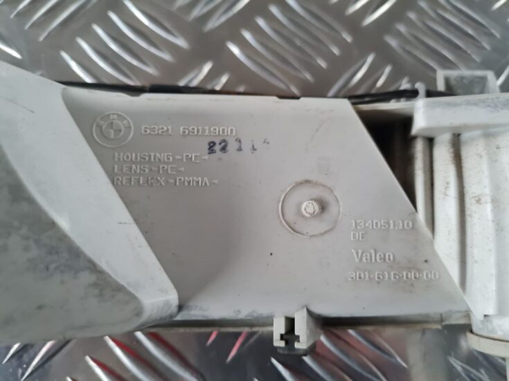 Miglas lukturis aizmugurē labā pusē priekš BMW 6 E63 645 2004