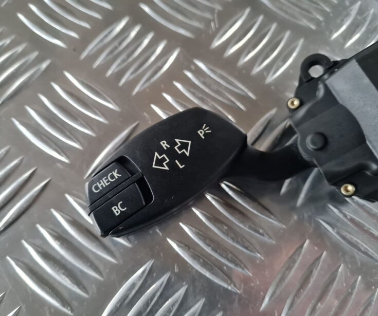Pagrieziena rādītāju slēdzis priekš BMW 6 E63 645 2004