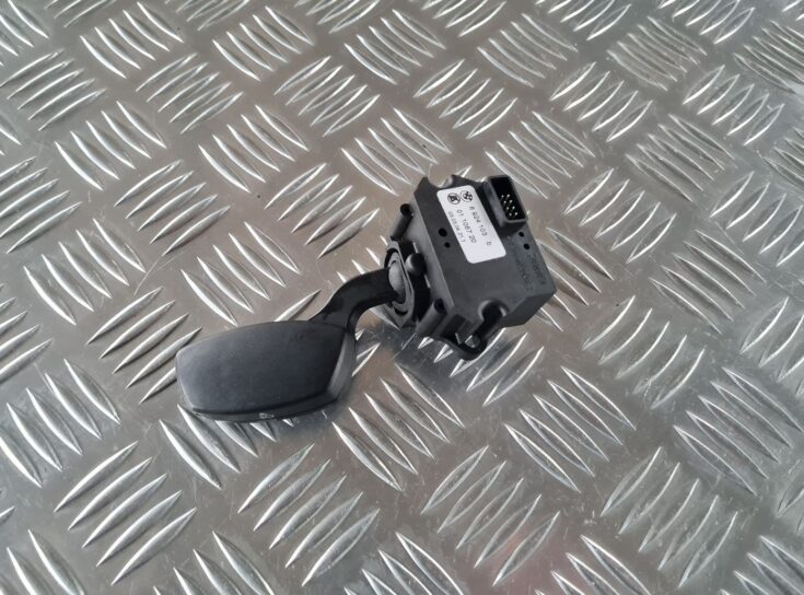 Pagrieziena rādītāju slēdzis priekš BMW 6 E63 645 2004