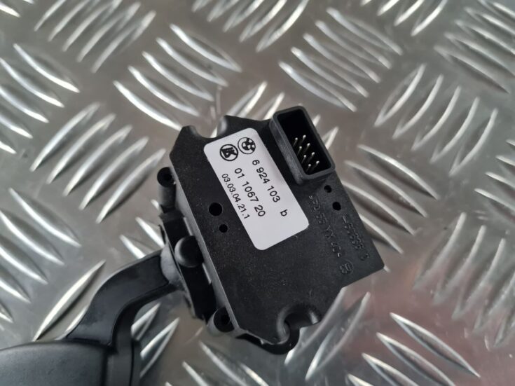 Pagrieziena rādītāju slēdzis priekš BMW 6 E63 645 2004