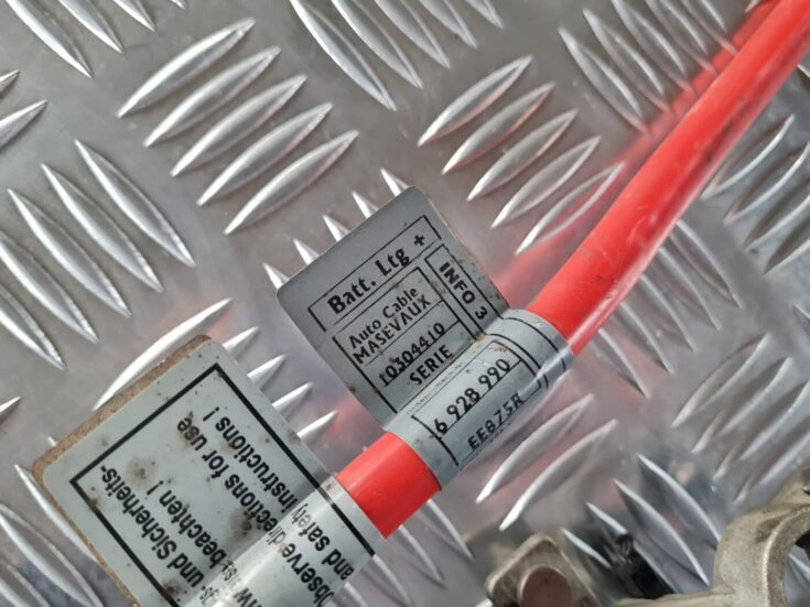 Pozitīvais elektrovads priekš BMW 6 E63 645 2004