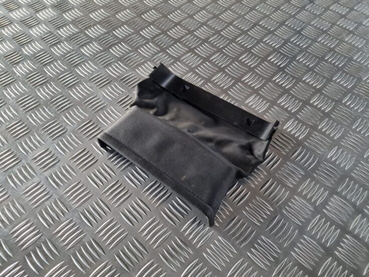 Stūres statnes putekļu aizsargs (salonā) priekš BMW 6 E63 645 2004