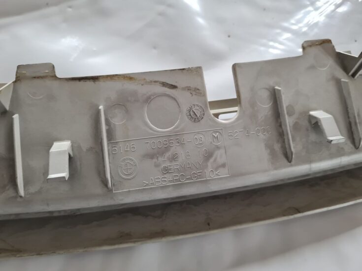 Bagāžnieka nodalījuma ventilācijas režģis priekš BMW 6 E63 645 2004