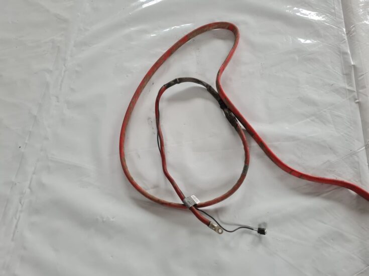 Pozitīvais elektrovads priekš BMW 6 E63 645 2004