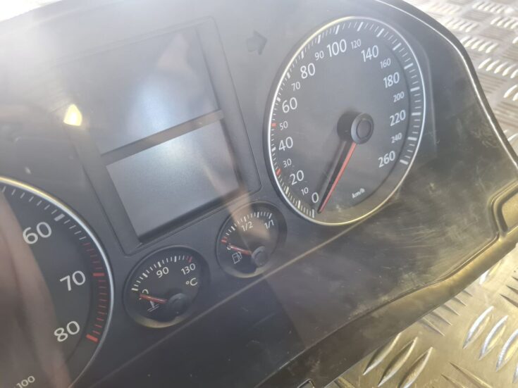 Spidometrs priekš VW GOLF 5 2004