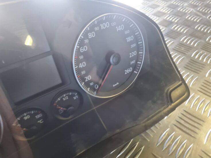 Spidometrs priekš VW GOLF 5 2004