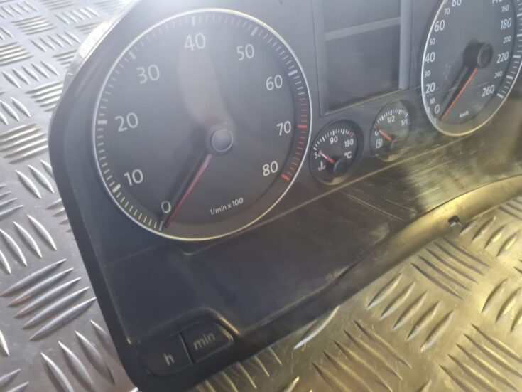 Spidometrs priekš VW GOLF 5 2004