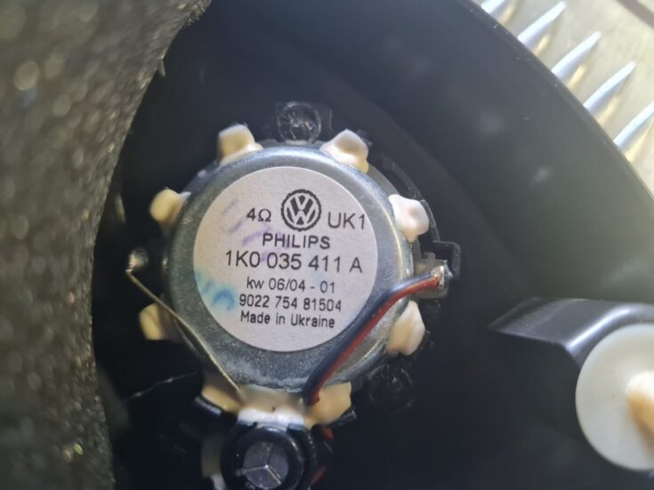 Durvju spoguļa apdares uzlika salonā (ar skaļruni) priekš VW GOLF 5 2004