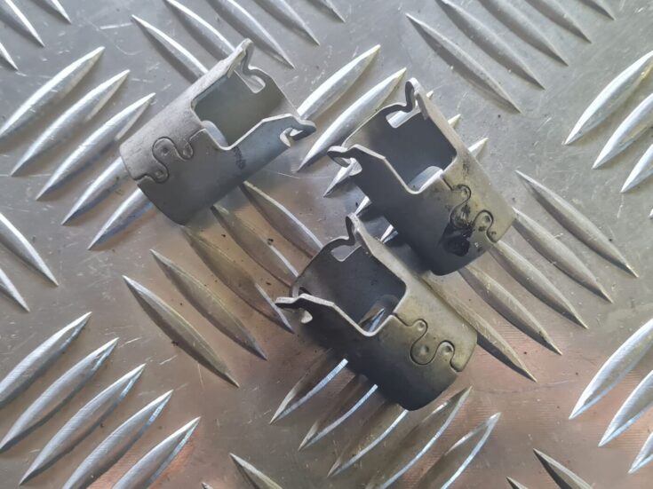 Degvielas smidzinātāja sprauslas turētājs priekš VW GOLF 5 2004