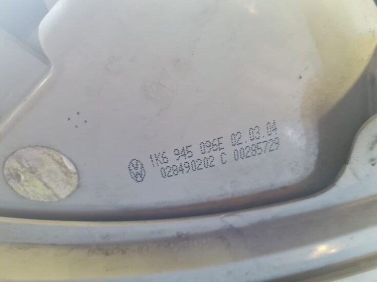 Aizmugurējais labais lukturis priekš VW GOLF 5 2004