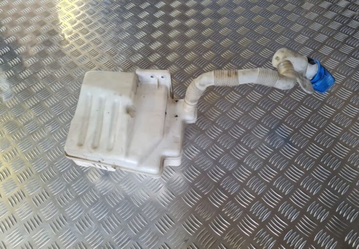Mazgātāja šķidruma tvertne priekš VW GOLF 5 2004
