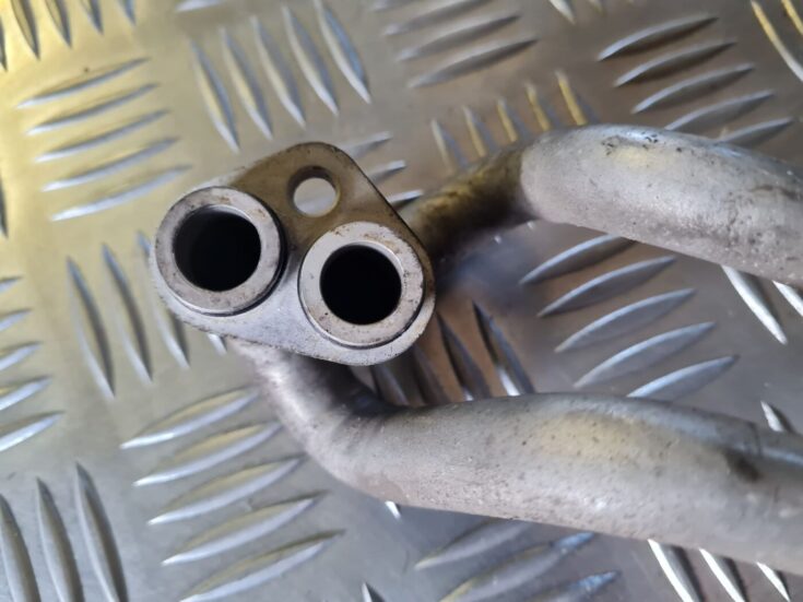 Eļļas radiatora caurule priekš VW GOLF 5 2004