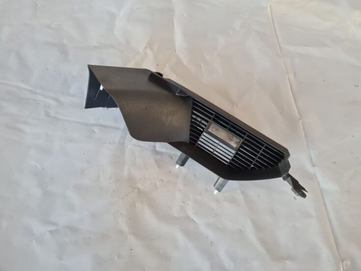Aizmugures plaukta turētājs priekš VW GOLF 5 2004