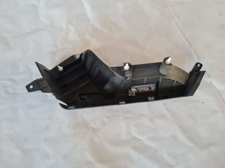 Aizmugures plaukta turētājs priekš VW GOLF 5 2004