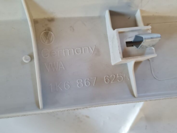 Bagāžnieka vāka apdare priekš VW GOLF 5 2004
