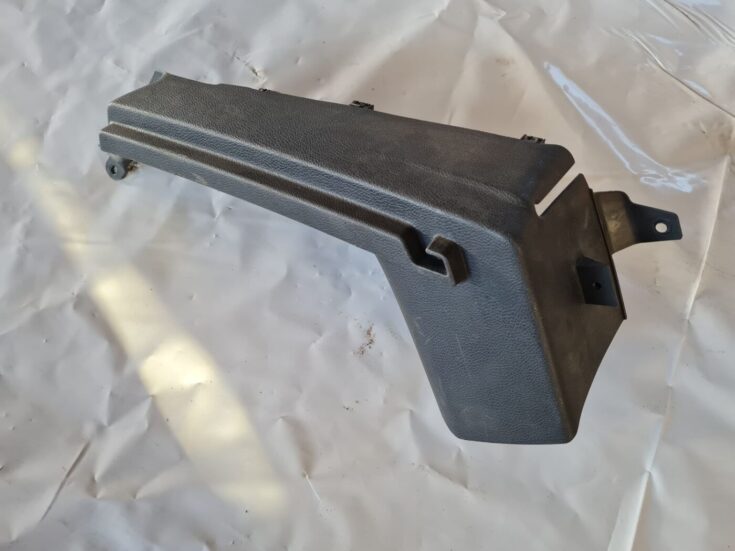 Aizmugures plaukta turētājs priekš VW GOLF 5 2004