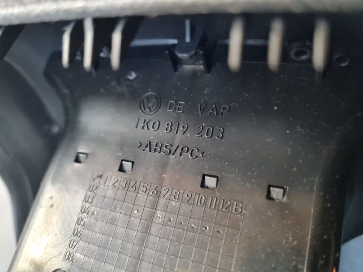 Centrālās konsoles gaisa vads priekš VW GOLF 5 2004