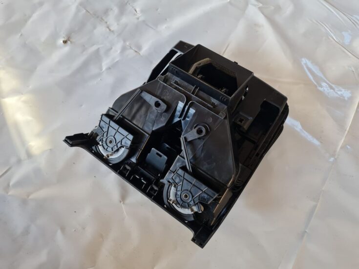 Mērinstrumentu paneļa gaisa vads, centrā priekš VW GOLF 5 2004