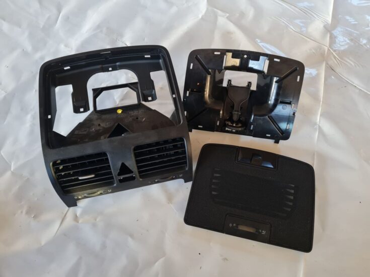 Mērinstrumentu paneļa gaisa vads, centrā priekš VW GOLF 5 2004