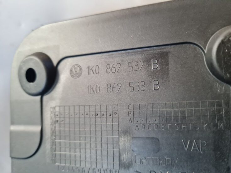Krūzes turētājs priekš VW GOLF 5 2004