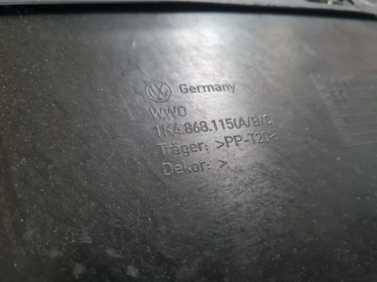 Aizmugurējo kreiso durvju apdare priekš VW GOLF 5 2004